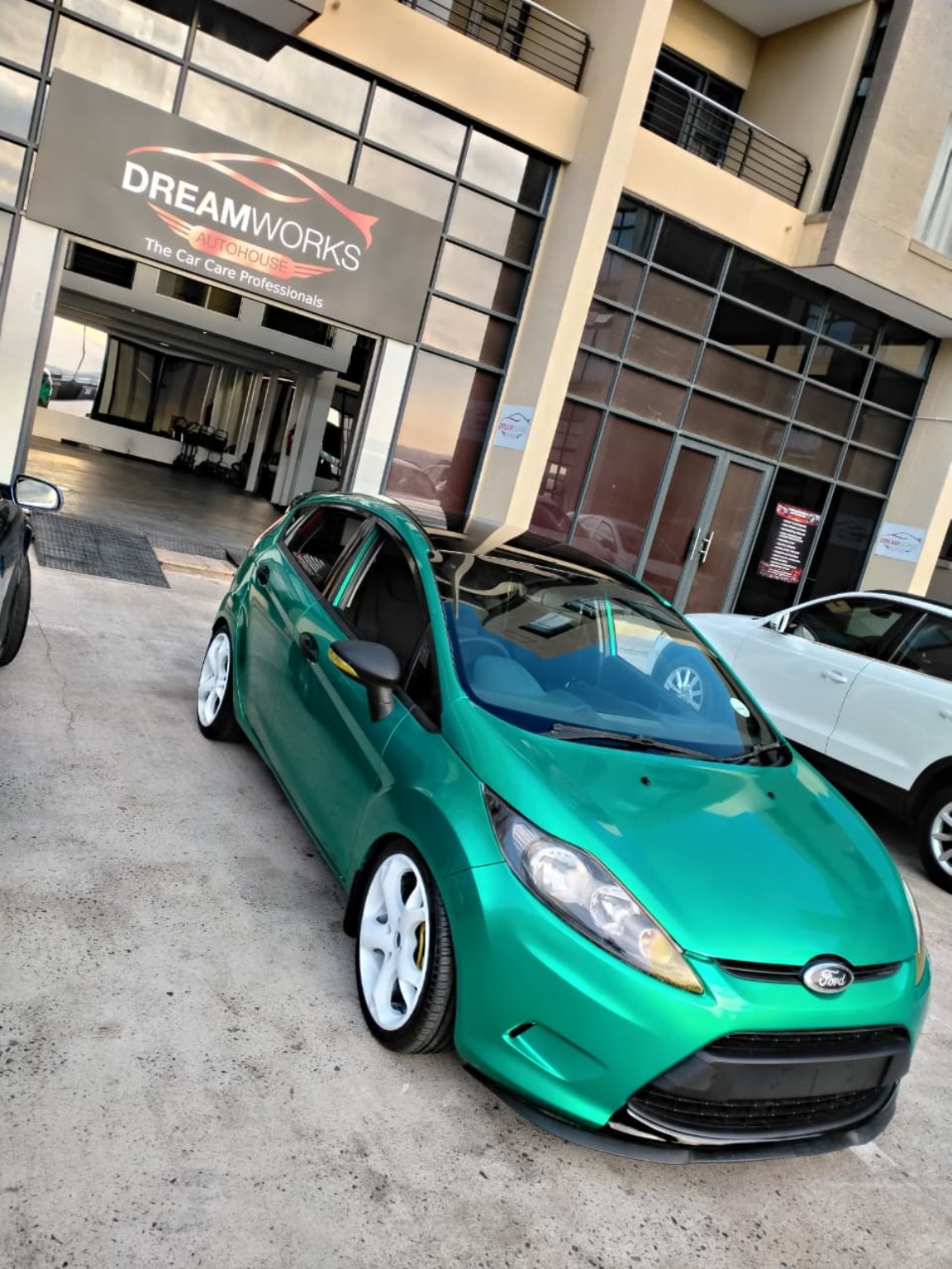 Custom vehicle with refinished wheels at Dreamworks Autohouse