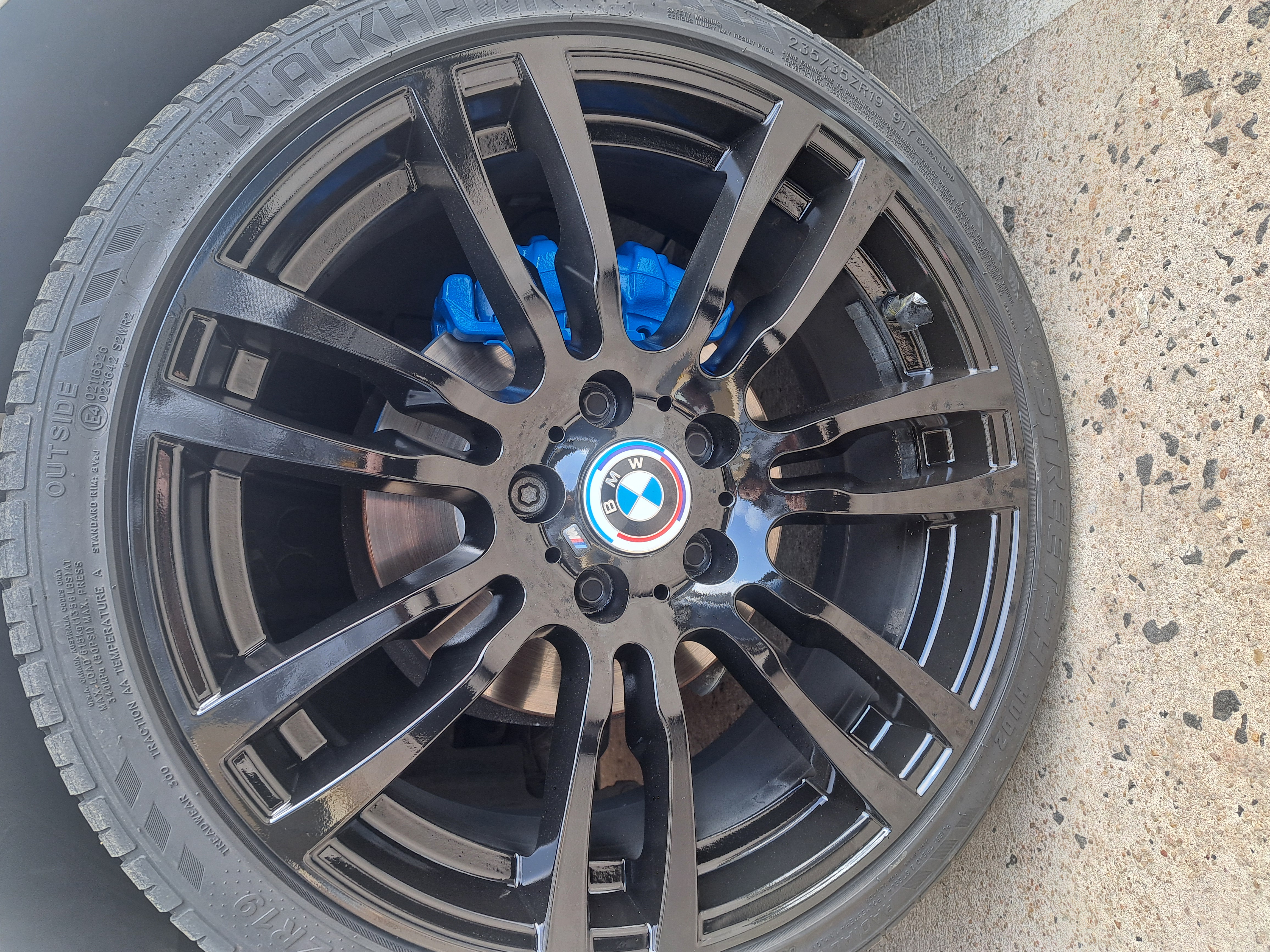 Alloy wheel refinishing and curb rash repair at Dreamworks Autohouse