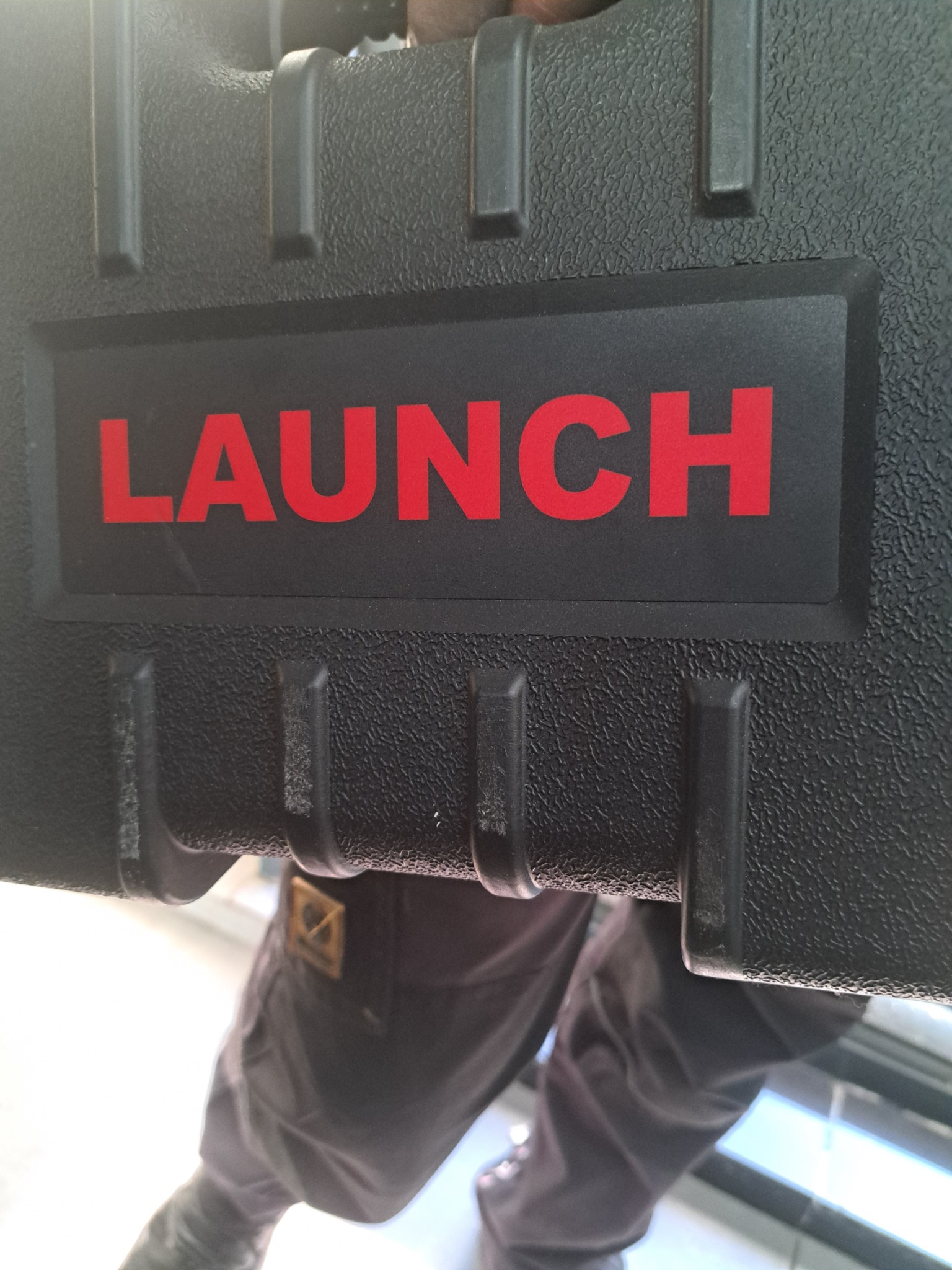Launch professional diagnostic equipment